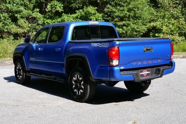 2017 Toyota Tacoma TRD Off Road 4X4 / TECH PKG / Sunroof / Heated Seats! High Point NC