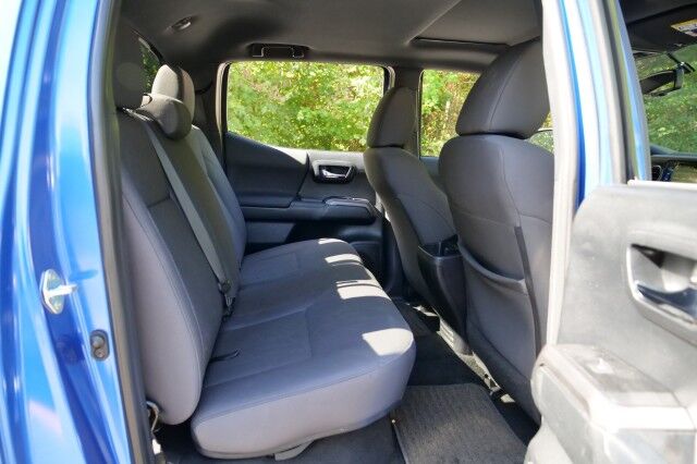 2017 Toyota Tacoma TRD Off Road 4X4 / TECH PKG / Sunroof / Heated Seats! High Point NC