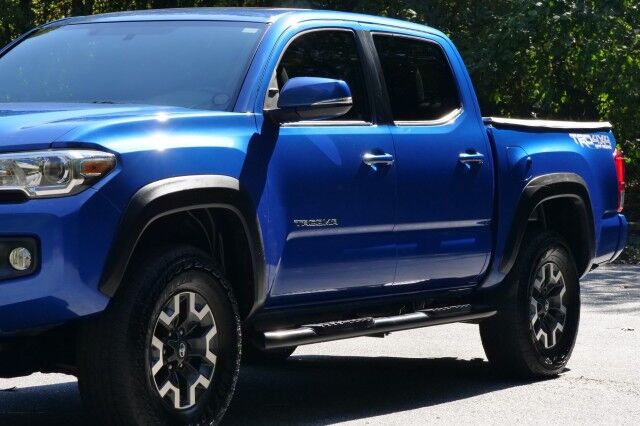 2017 Toyota Tacoma TRD Off Road 4X4 / TECH PKG / Sunroof / Heated Seats! High Point NC