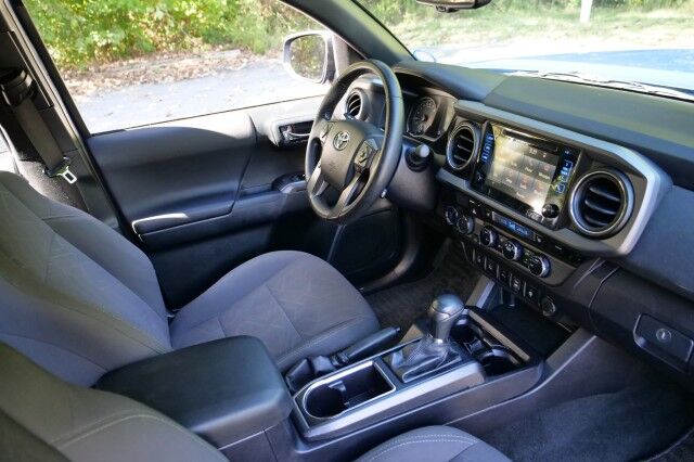 2017 Toyota Tacoma TRD Off Road 4X4 / TECH PKG / Sunroof / Heated Seats! High Point NC
