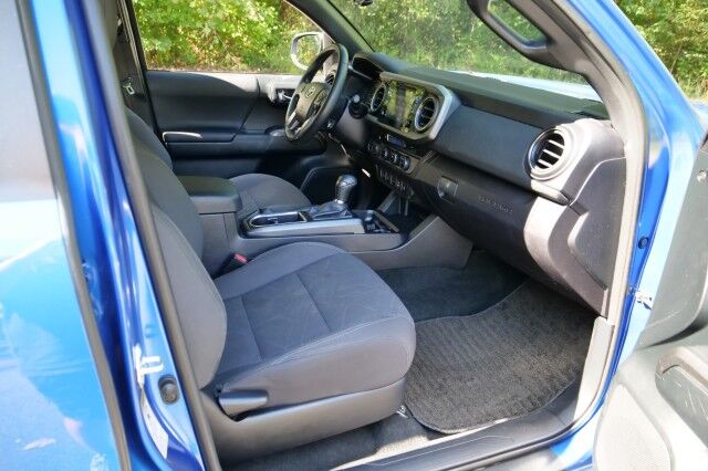 2017 Toyota Tacoma TRD Off Road 4X4 / TECH PKG / Sunroof / Heated Seats! High Point NC