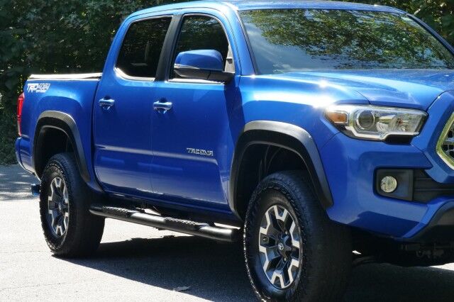 2017 Toyota Tacoma TRD Off Road 4X4 / TECH PKG / Sunroof / Heated Seats! High Point NC