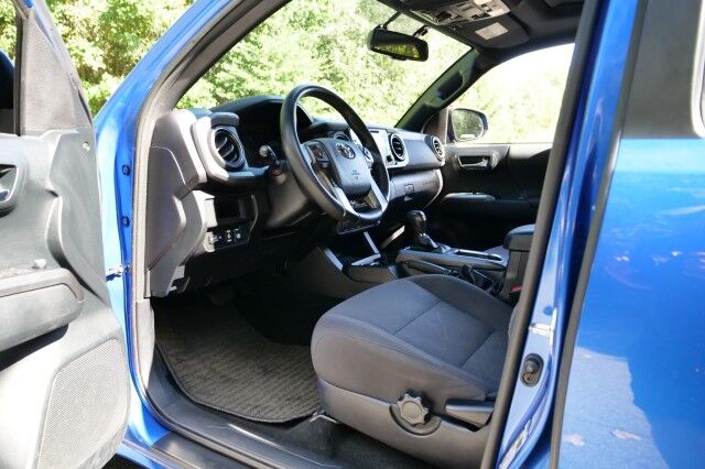 2017 Toyota Tacoma TRD Off Road 4X4 / TECH PKG / Sunroof / Heated Seats! High Point NC