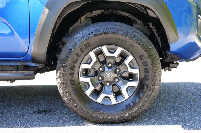 2017 Toyota Tacoma TRD Off Road 4X4 / TECH PKG / Sunroof / Heated Seats! High Point NC