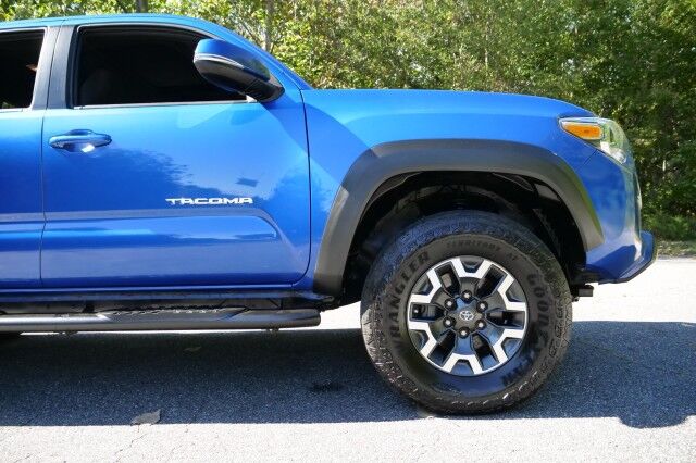 2017 Toyota Tacoma TRD Off Road 4X4 / TECH PKG / Sunroof / Heated Seats! High Point NC