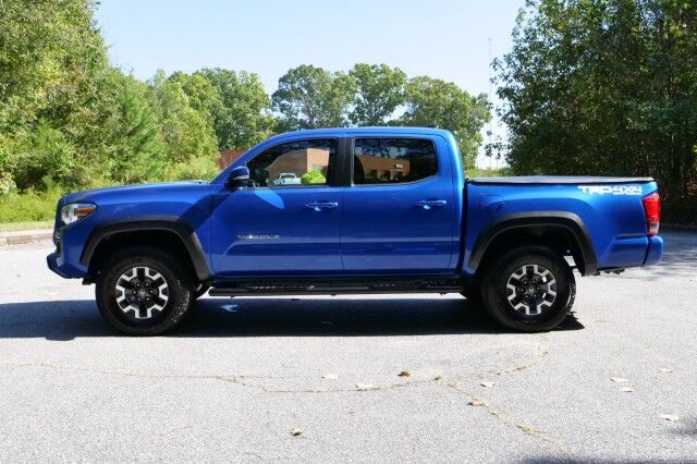 2017 Toyota Tacoma TRD Off Road 4X4 / TECH PKG / Sunroof / Heated Seats! High Point NC