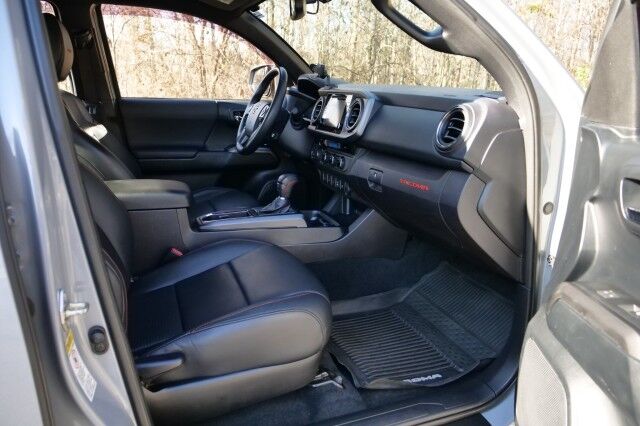 2017 Toyota Tacoma TRD Pro 4X4 / Heated Leather Seats / AMP Boards! High Point NC