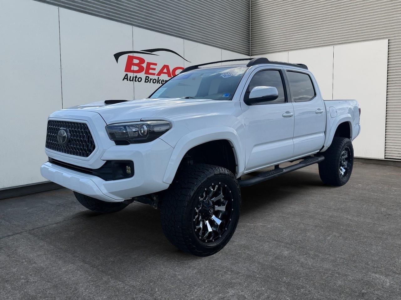 2017 Toyota Tacoma TRD Sport, HEATED SEATS, POWER MIRRORS, NAVIGATION, BACKUP CAMERA, PUSH BUTTON START, BED LINER, TOW PACKAGE, RUNNING BOARDS, POWER SLIDING REAR WINDOW, SUNROOF, APPLE CARPLAY/ANDROID AUTO, LOW MILES, CLEAN CARFAX!
