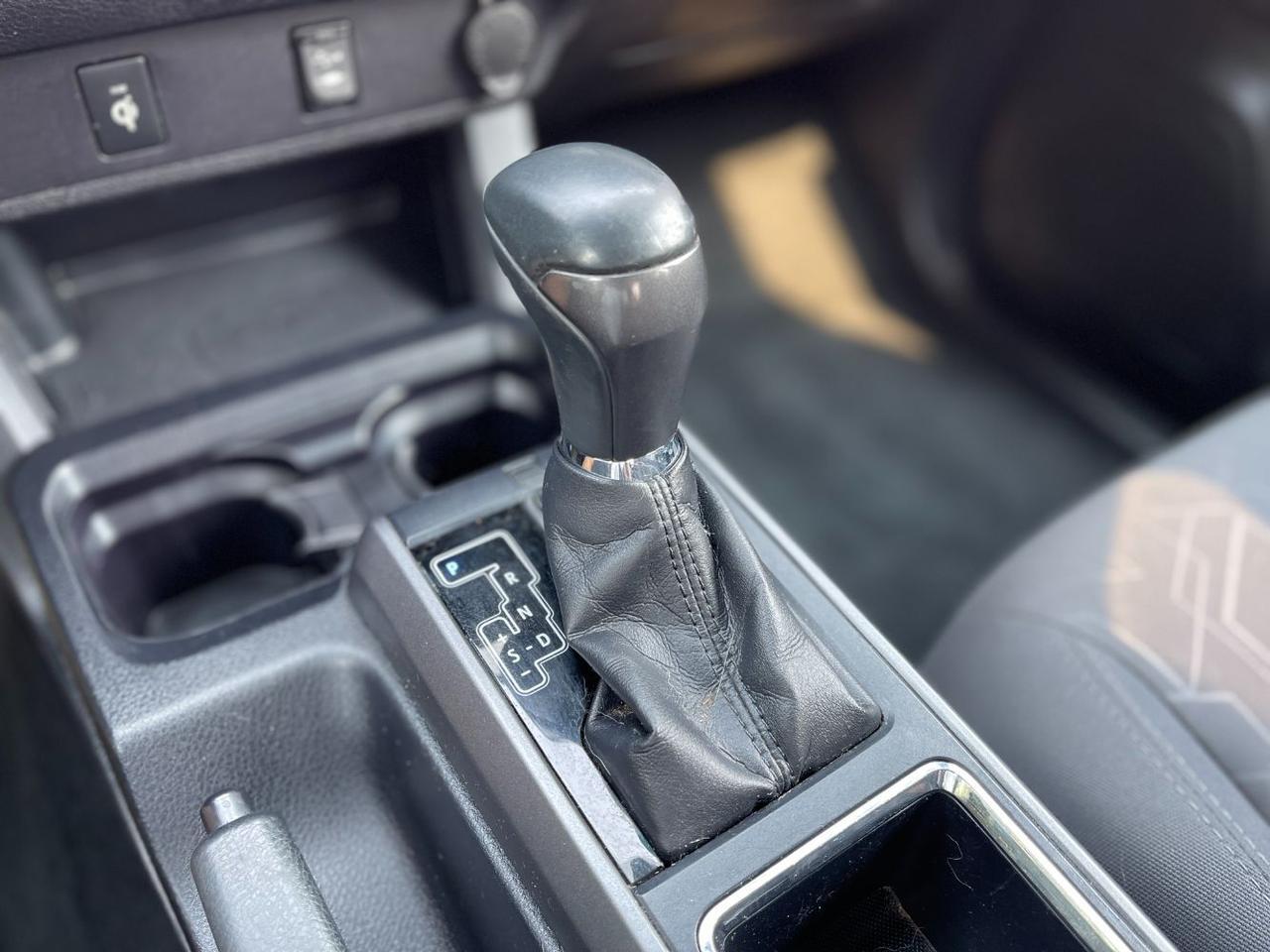 2017 Toyota Tacoma sr5 Hayden ID