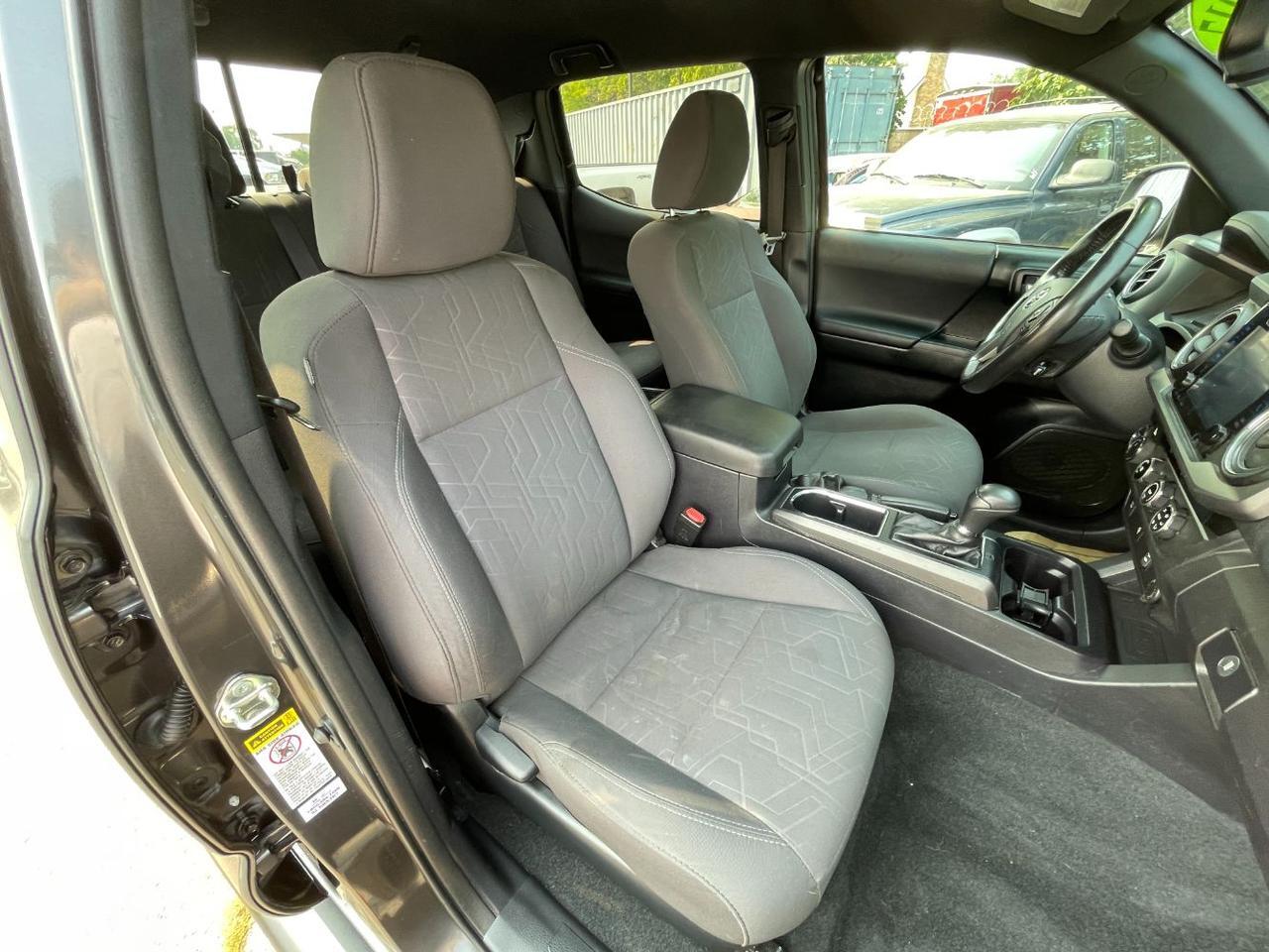 2017 Toyota Tacoma sr5 Hayden ID