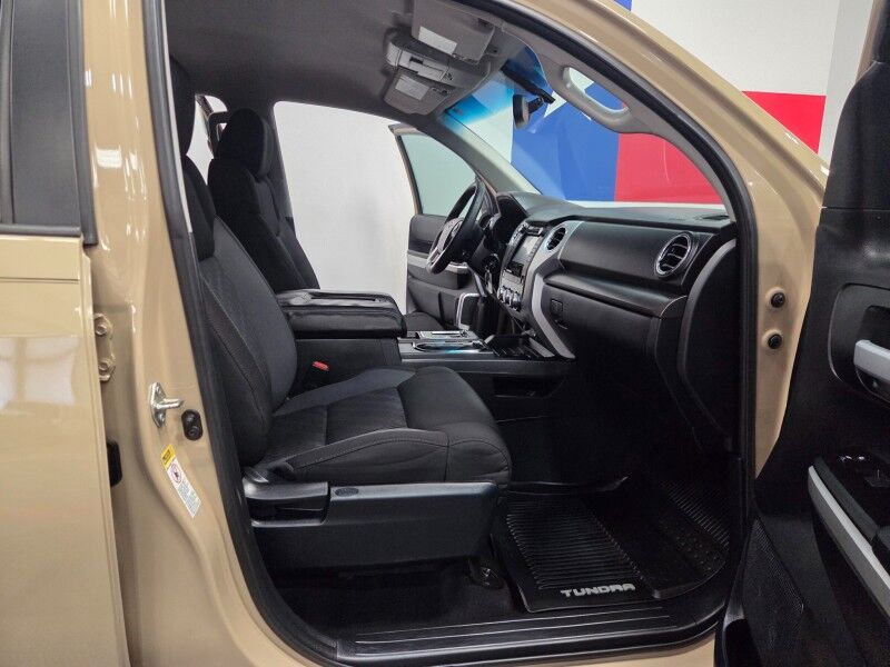 2017 Toyota Tundra SR5 photo 3