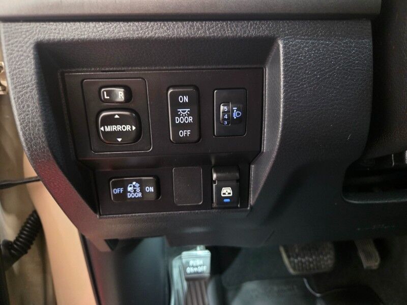 2017 Toyota Tundra 2WD SR5 Crew Max 5.7L V8 FREE WARRANTY Arlington TX