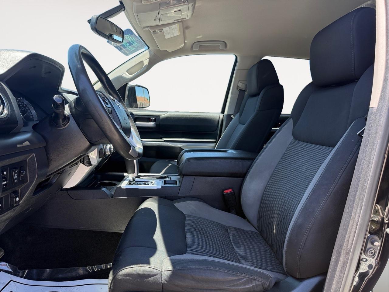 2017 Toyota Tundra 4WD SR5, BLUETOOTH, BED LINER, TOW PACKAGE, TONNEAU COVER, BACKUP CAMERA, POWER MIRRORS, KEYLESS ENTRY, ONLY 1 ONWER, SUPER RELIABLE!
