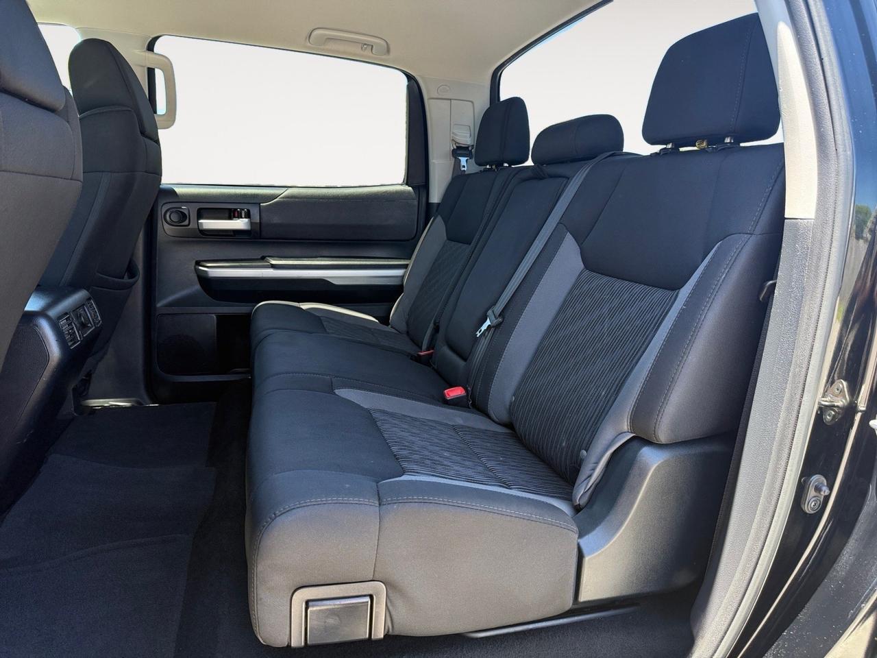 2017 Toyota Tundra 4WD SR5, BLUETOOTH, BED LINER, TOW PACKAGE, TONNEAU COVER, BACKUP CAMERA, POWER MIRRORS, KEYLESS ENTRY, ONLY 1 ONWER, SUPER RELIABLE! Norfolk VA