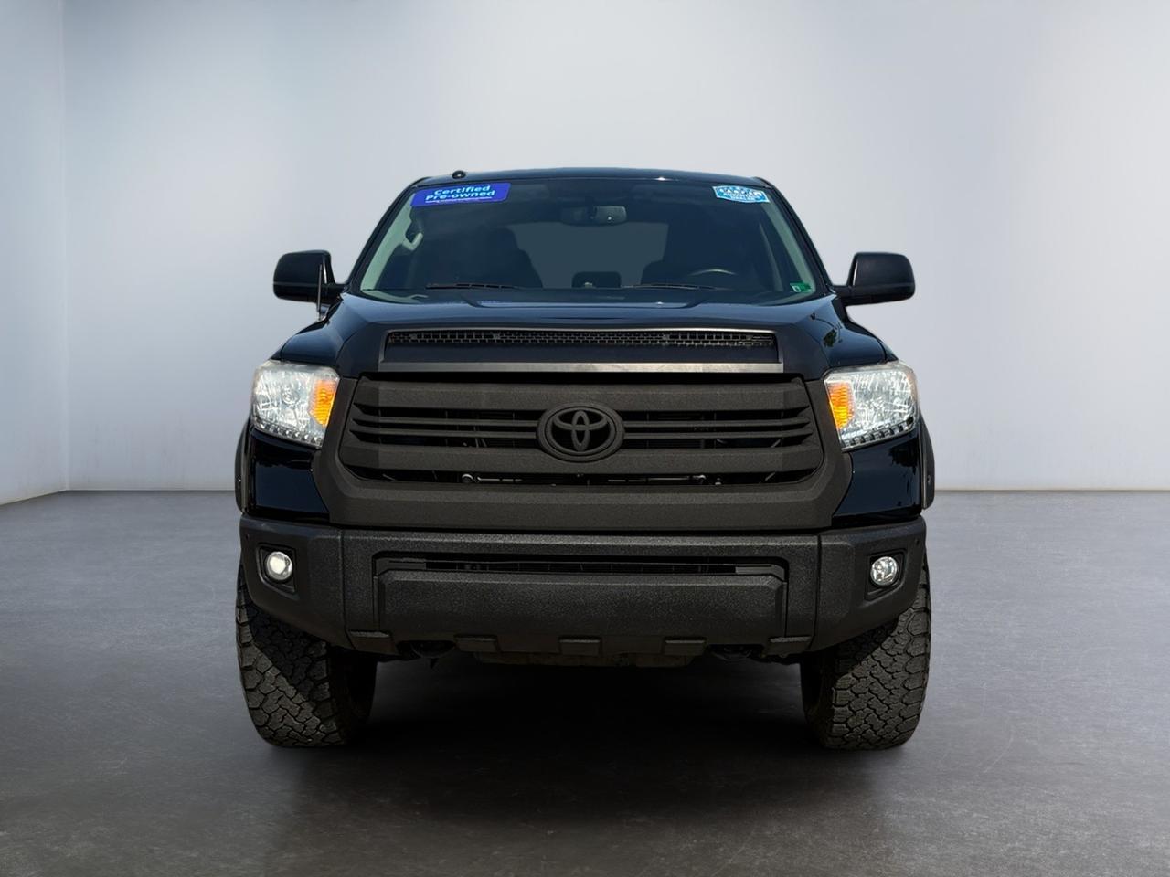 2017 Toyota Tundra 4WD SR5, REAR TAILGATE STEP, POWER REAR SLIDING WINDOW, TOW PACKAGE, BED LINER, RUNNING BOARDS BLUETOOTH, LOW MILEAGE, TAKE THIS TUNDRA HOME! Virginia Beach VA