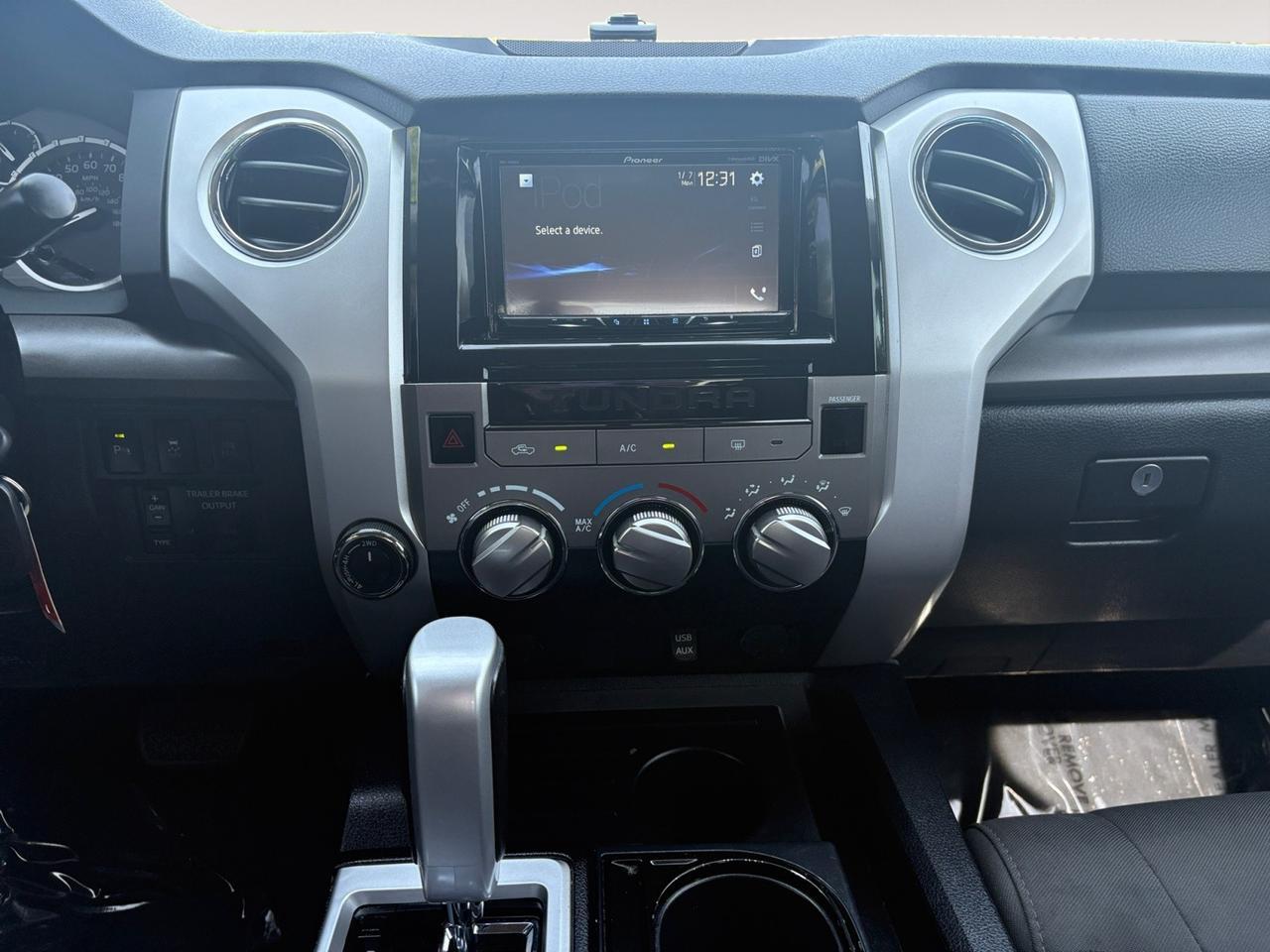 2017 Toyota Tundra 4WD SR5, REAR TAILGATE STEP, POWER REAR SLIDING WINDOW, TOW PACKAGE, BED LINER, RUNNING BOARDS BLUETOOTH, LOW MILEAGE, TAKE THIS TUNDRA HOME! Virginia Beach VA