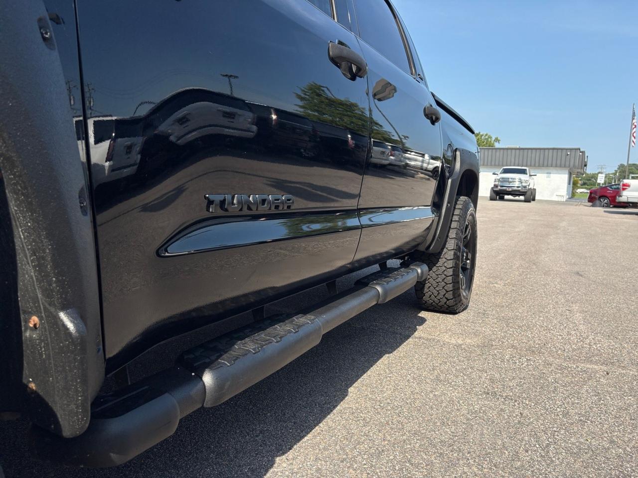 2017 Toyota Tundra 4WD SR5, REAR TAILGATE STEP, POWER REAR SLIDING WINDOW, TOW PACKAGE, BED LINER, RUNNING BOARDS BLUETOOTH, LOW MILEAGE, TAKE THIS TUNDRA HOME! Virginia Beach VA