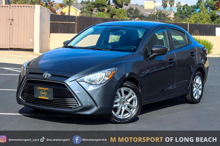 2017 Toyota Yaris iA photo 2