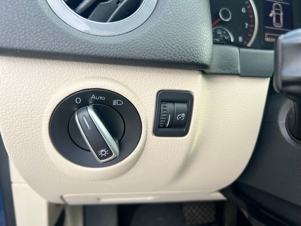 2017 VOLKSWAGEN TIGUAN 2.0T LIMITED S Des Moines WA