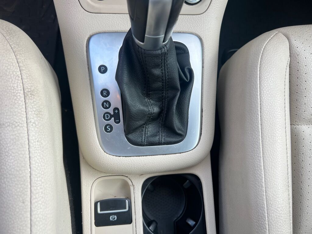 2017 VOLKSWAGEN TIGUAN 2.0T LIMITED S Des Moines WA