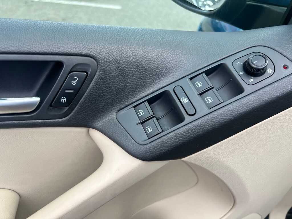 2017 VOLKSWAGEN TIGUAN 2.0T LIMITED S Des Moines WA