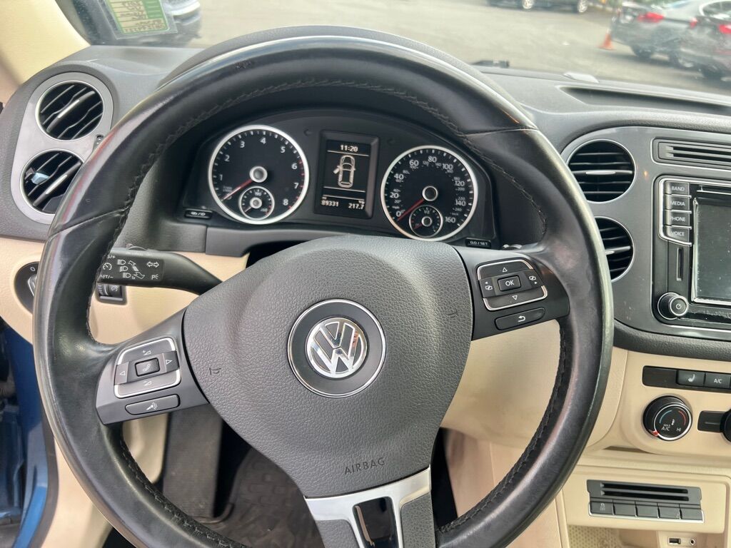 2017 VOLKSWAGEN TIGUAN 2.0T LIMITED S Des Moines WA