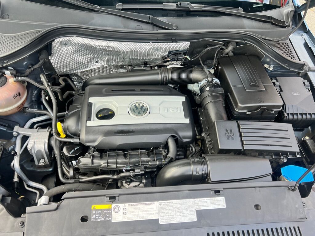 2017 VOLKSWAGEN TIGUAN 2.0T LIMITED S Des Moines WA