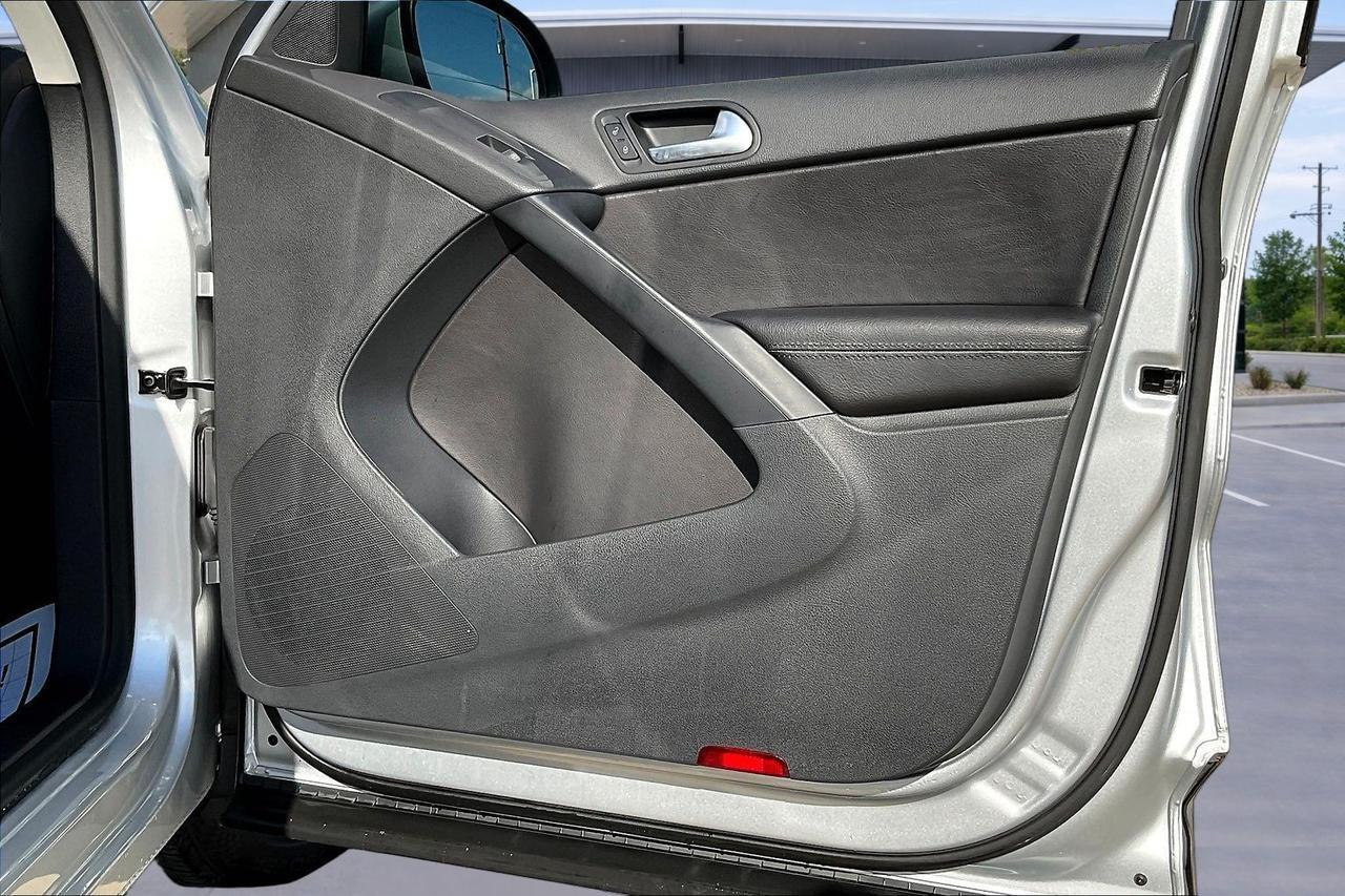 2017 VOLKSWAGEN TIGUAN S SILVER at G Motors