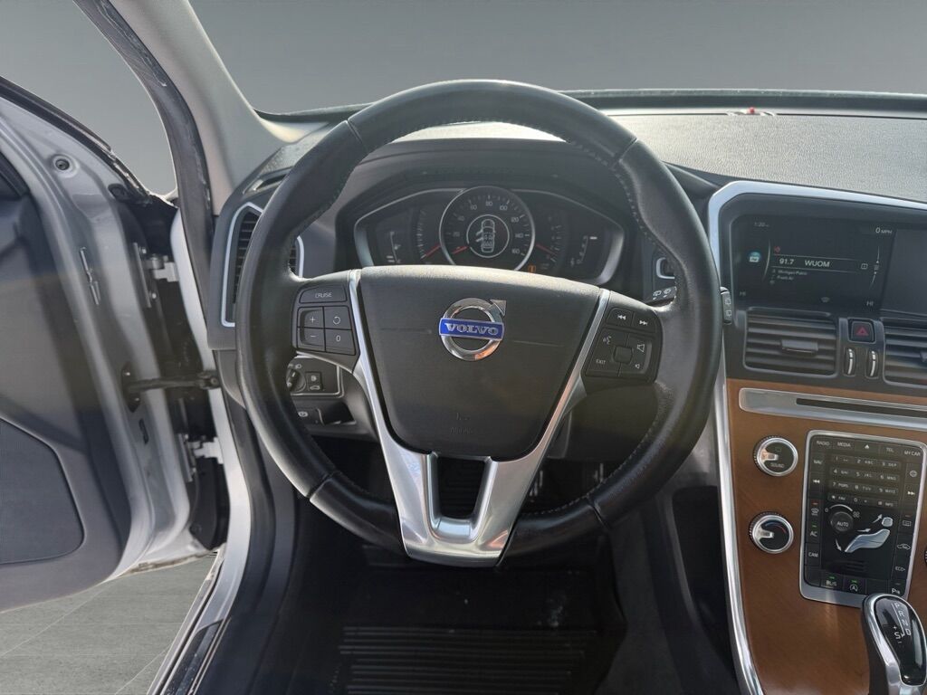 2017 VOLVO XC60 T5 INSCRIPTION Toledo OH