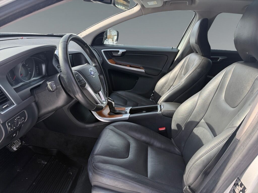 2017 VOLVO XC60 T5 INSCRIPTION Toledo OH