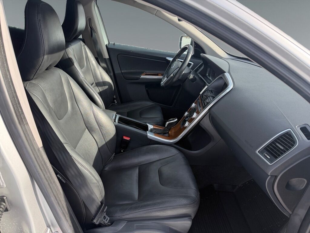 2017 VOLVO XC60 T5 INSCRIPTION Toledo OH