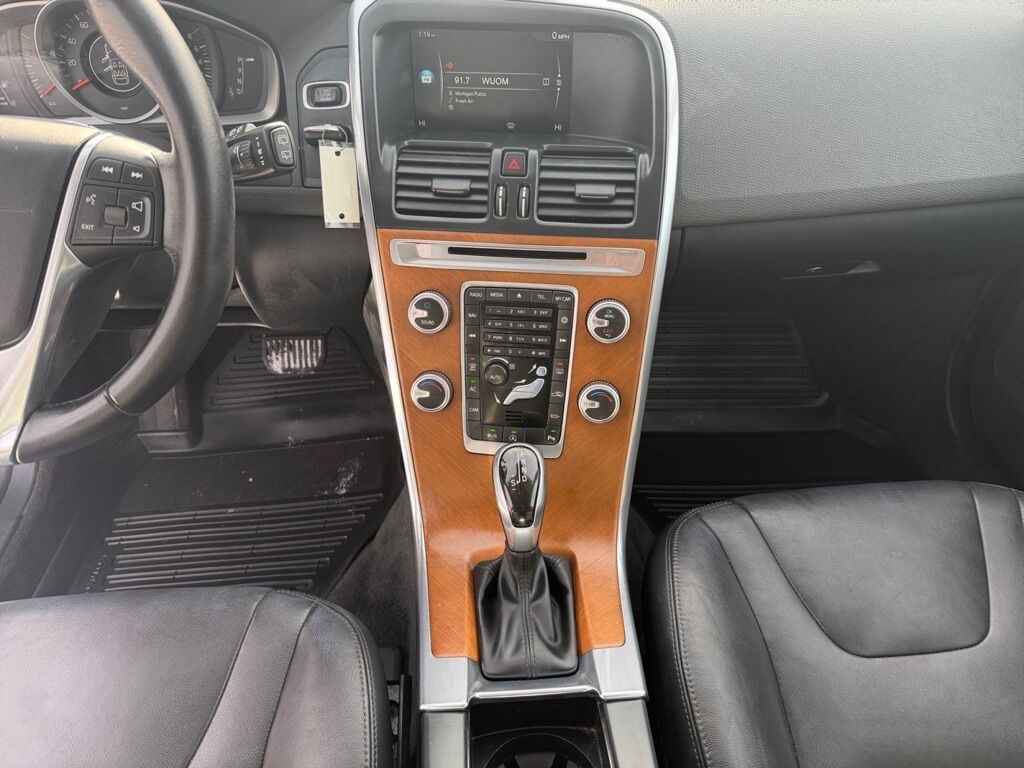 2017 VOLVO XC60 T5 INSCRIPTION Toledo OH