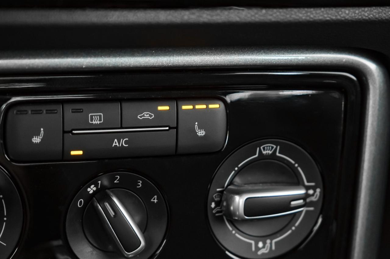 2017 Volkswagen Beetle 1.8T SE AUTOMATIC LEATHER HEATED SEATS REAR CAMERA KEYLESS START Carrollton TX