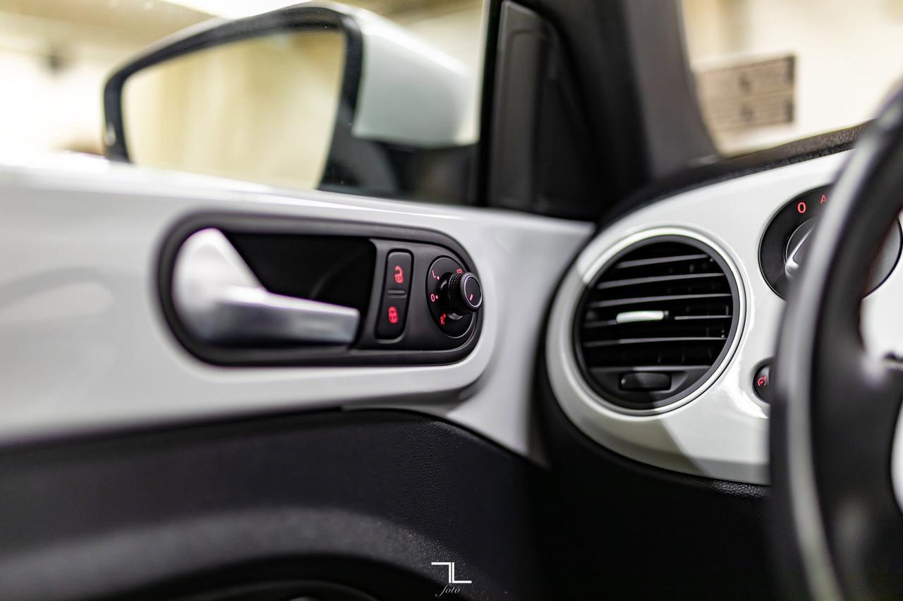 2017 Volkswagen Beetle Coupe Classic BCam Hseats Red Deer AB