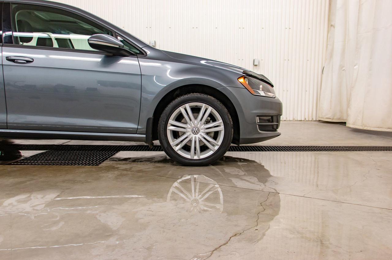 2017 Volkswagen Golf 5 Dr Highline Leather Roof Nav Red Deer AB