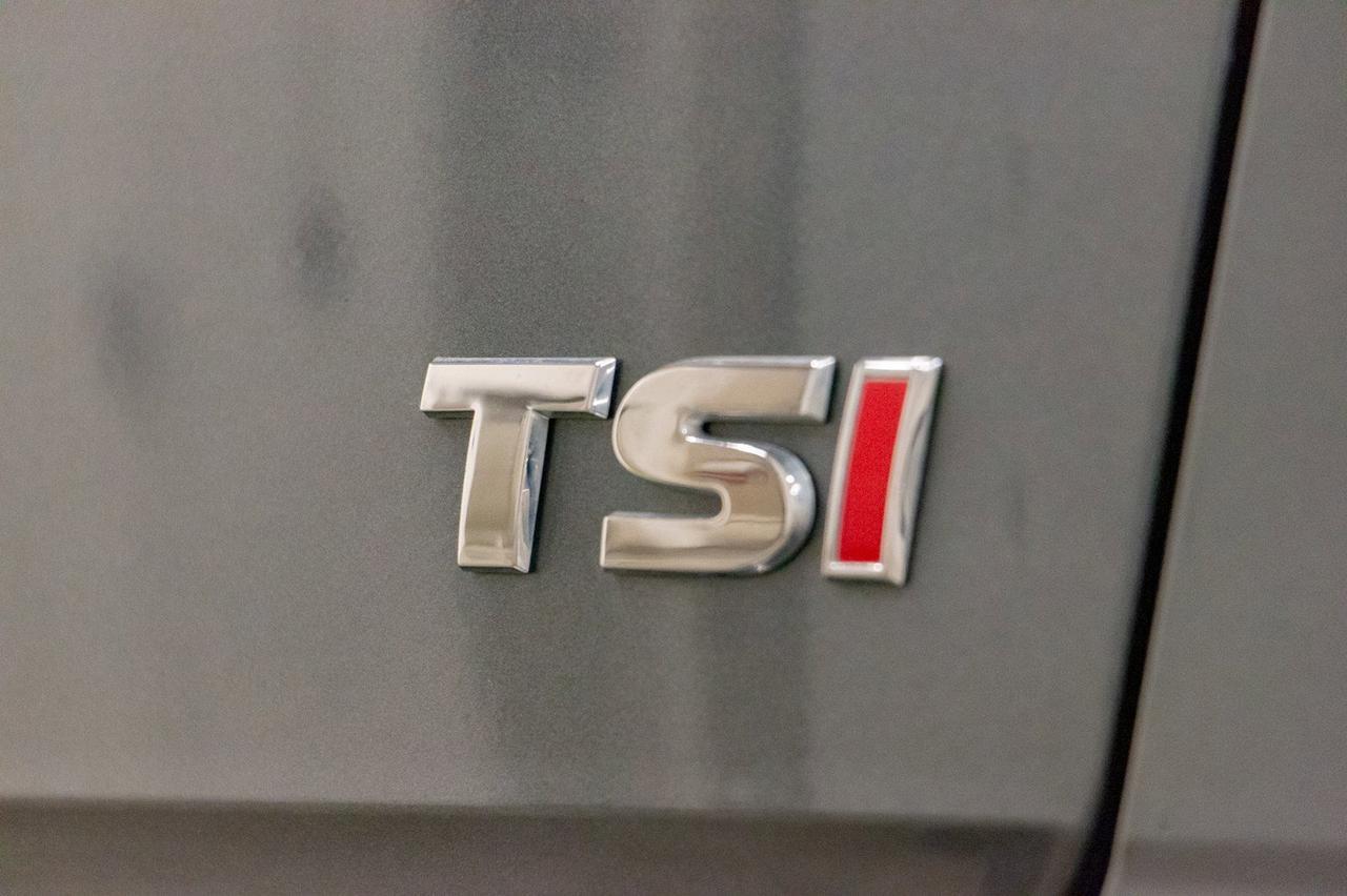 2017 Volkswagen Golf 5 Dr Highline Leather Roof Nav Red Deer AB