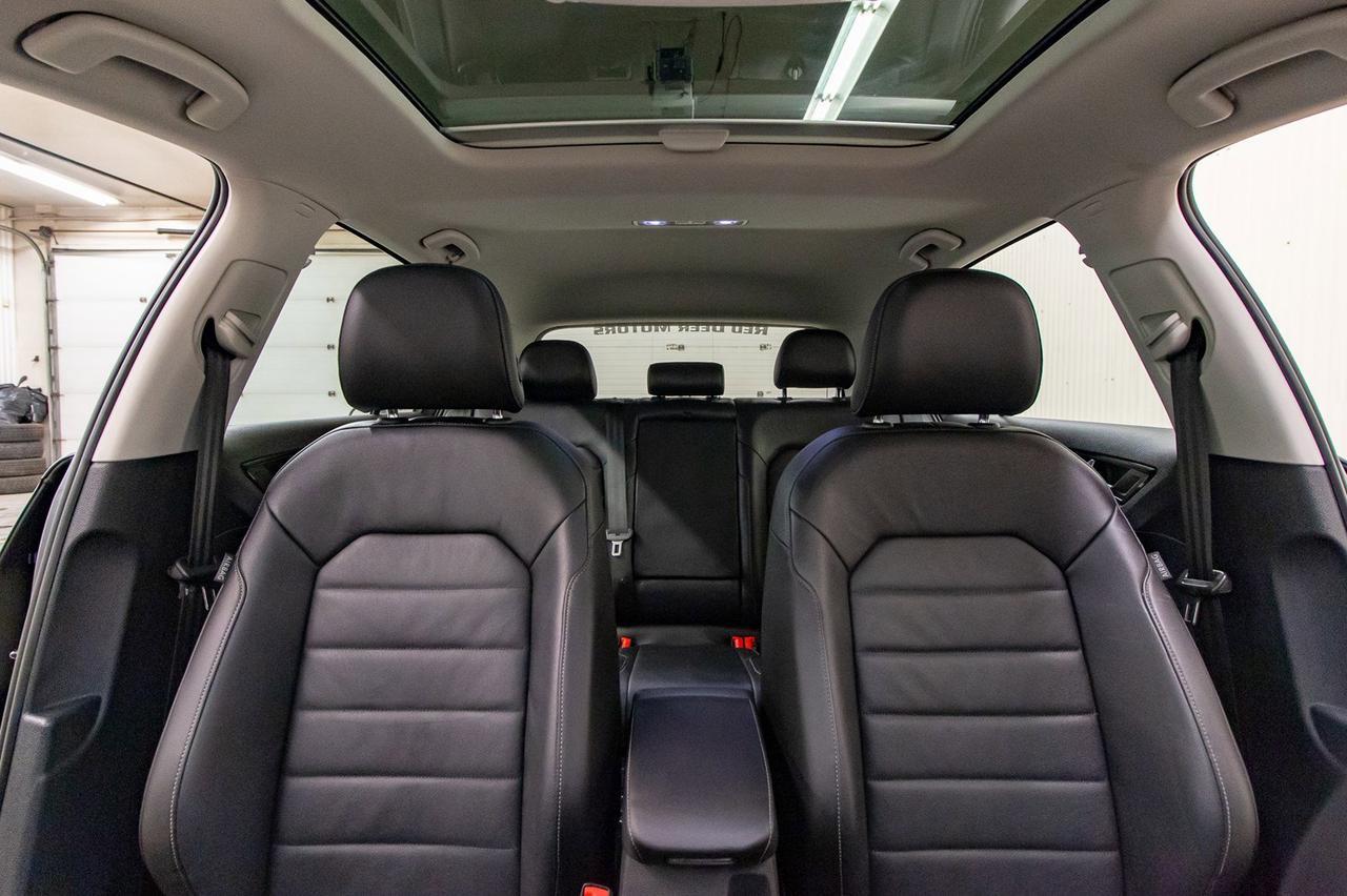 2017 Volkswagen Golf 5 Dr Highline Leather Roof Nav Red Deer AB