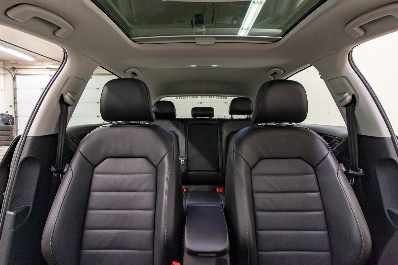 2017 Volkswagen Golf 5 Dr Highline Leather Roof Nav Red Deer AB