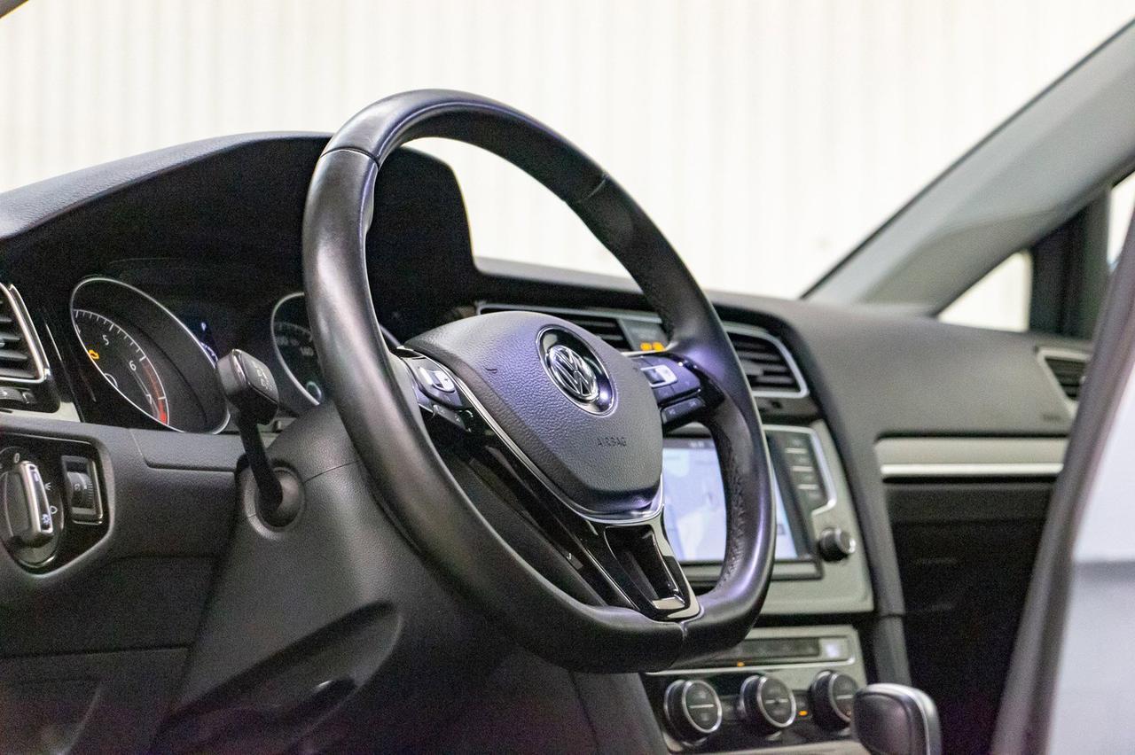 2017 Volkswagen Golf 5 Dr Highline Leather Roof Nav Red Deer AB