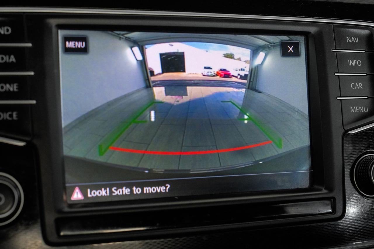 2017 Volkswagen Golf GTI SE AUTOMATIC BLIND SPOT ASSIST NAVIGATION SUNROOF LEATHER HEATED Carrollton TX