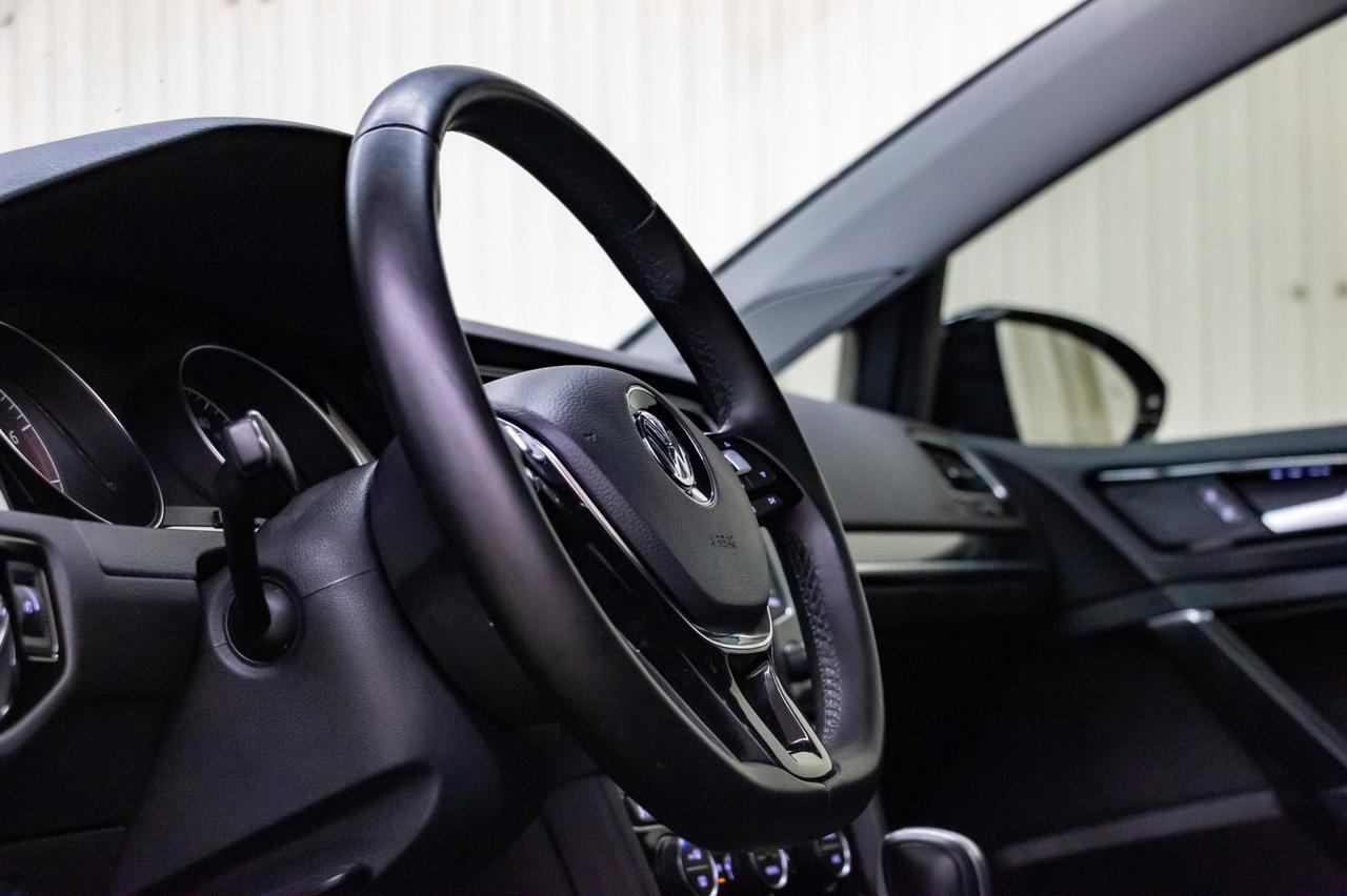 2017 Volkswagen Golf SportWagen 4Motion Highline Leather Roof Nav Red Deer AB