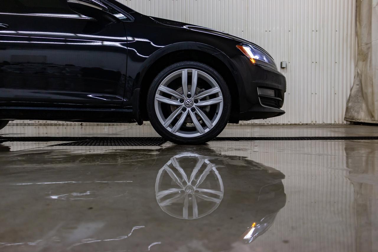 2017 Volkswagen Golf SportWagen 4Motion Highline Leather Roof Nav Red Deer AB