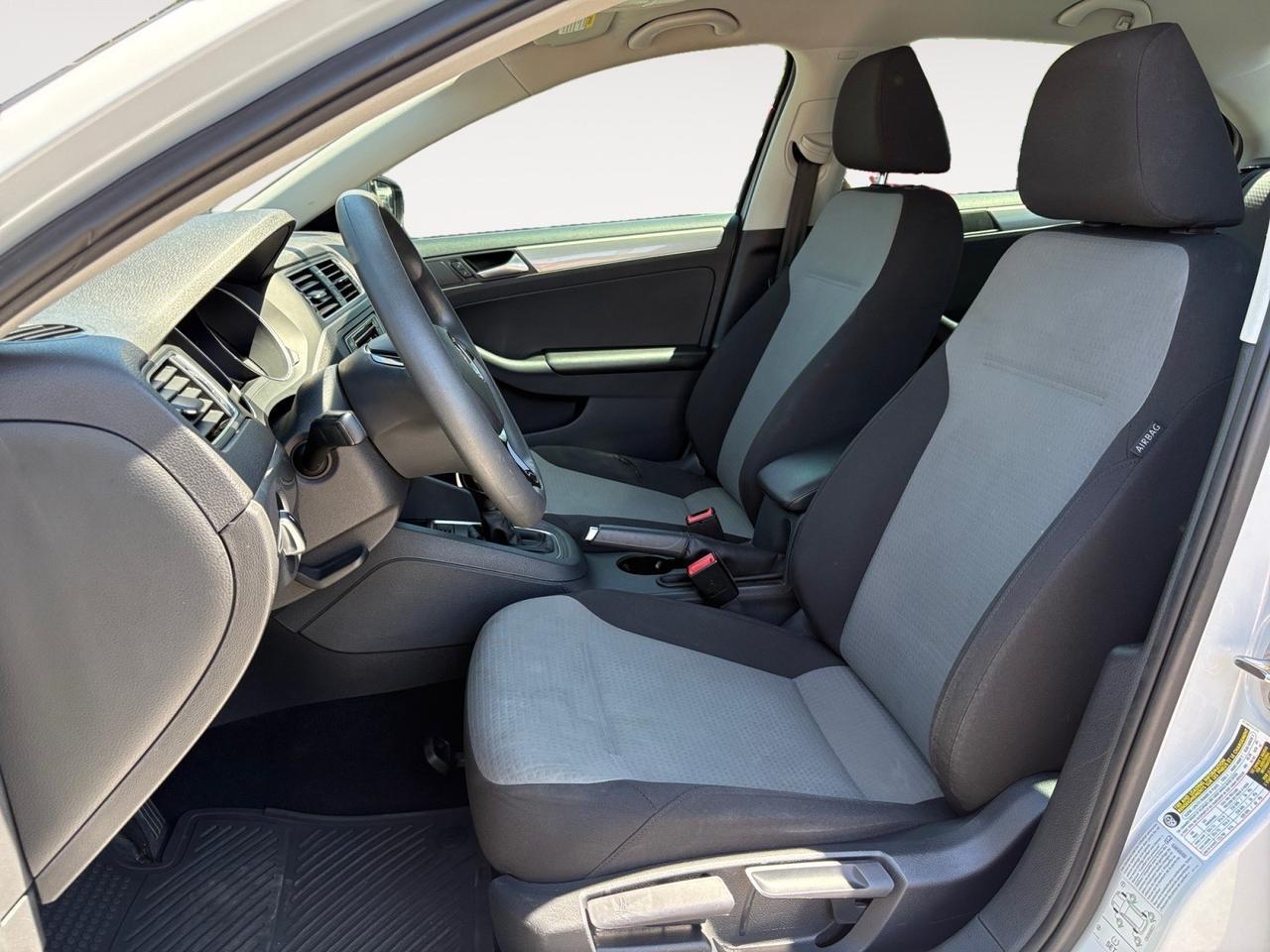 2017 Volkswagen Jetta 1.4T S, BLUETOOTH, BACKUP CAMERA WITH PARKING SENSORS, POWER TRUNK, KEYLESS ENTRY, ONLY 40K MILES, CLEAN CARFAX, THIS SEDAN IS READY FOR YOU TO TAKE THE KEYS!