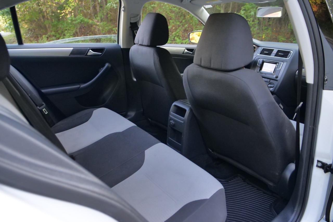 2017 Volkswagen Jetta 1.4T S / Power Windows & Locks / Back Up Camera Lincolnton NC