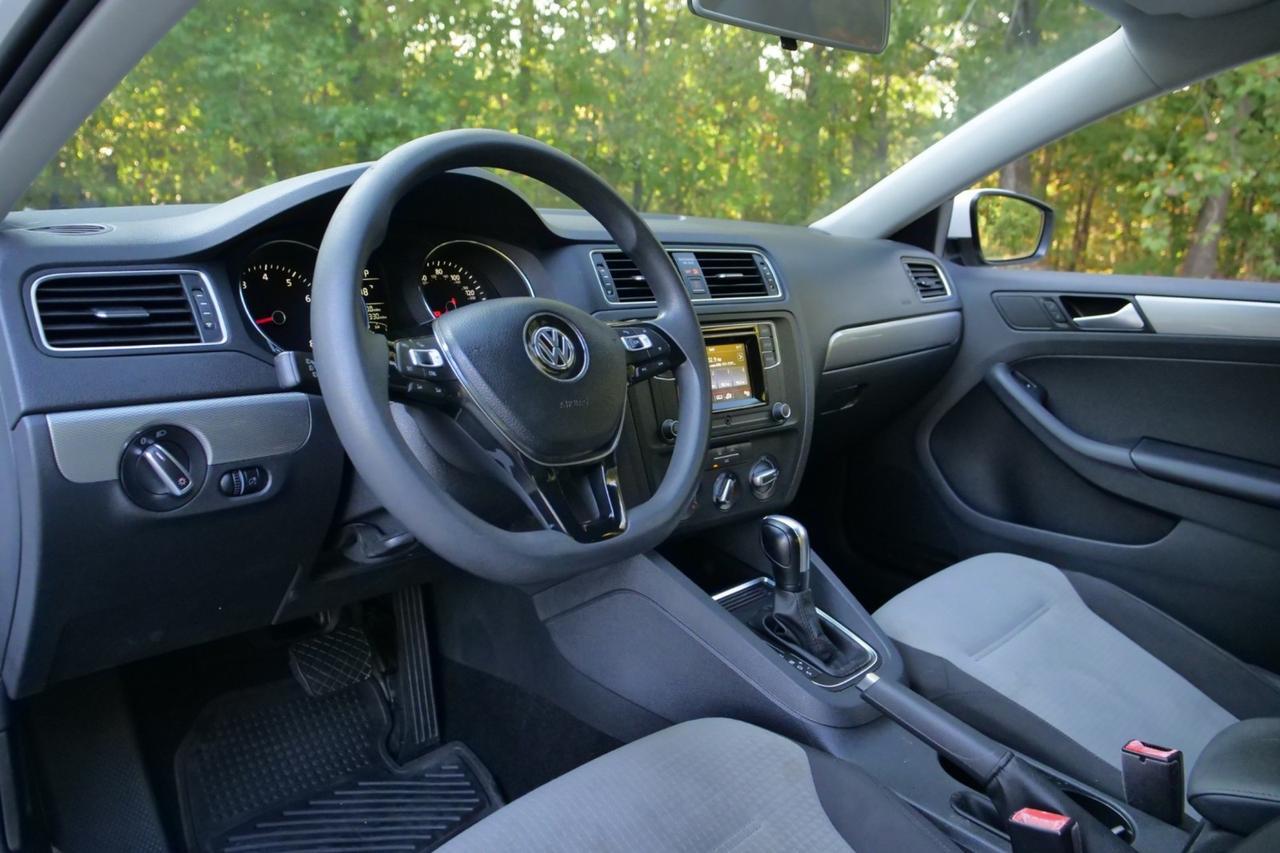 2017 Volkswagen Jetta 1.4T S / Power Windows & Locks / Back Up Camera Lincolnton NC