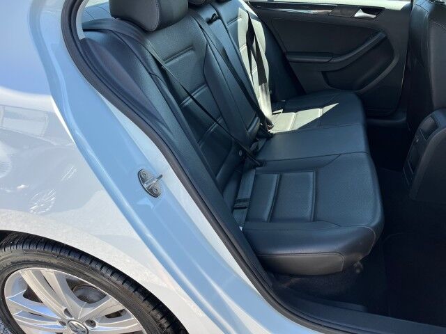 2017 Volkswagen Jetta 1.8T SEL Premium photo 15