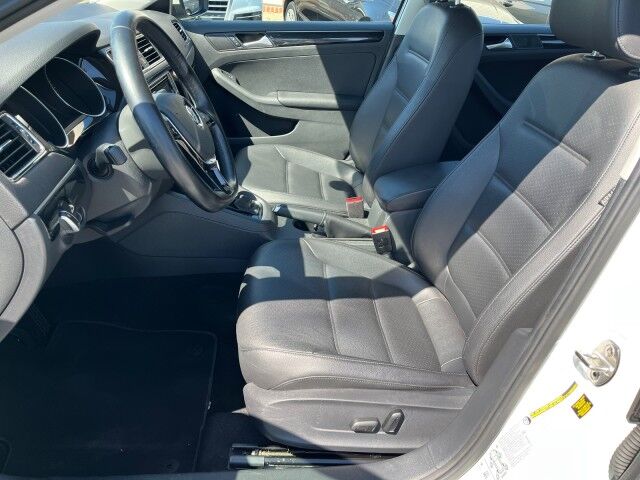 2017 Volkswagen Jetta 1.8T SEL Premium photo 11