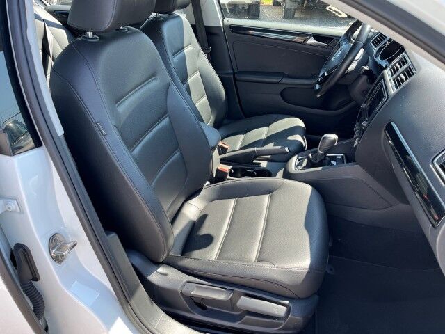 2017 Volkswagen Jetta 1.8T SEL Premium photo 17