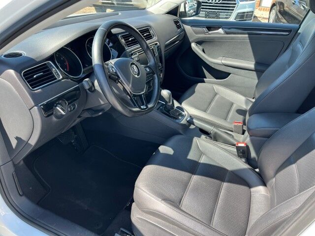 2017 Volkswagen Jetta 1.8T SEL Premium photo 12