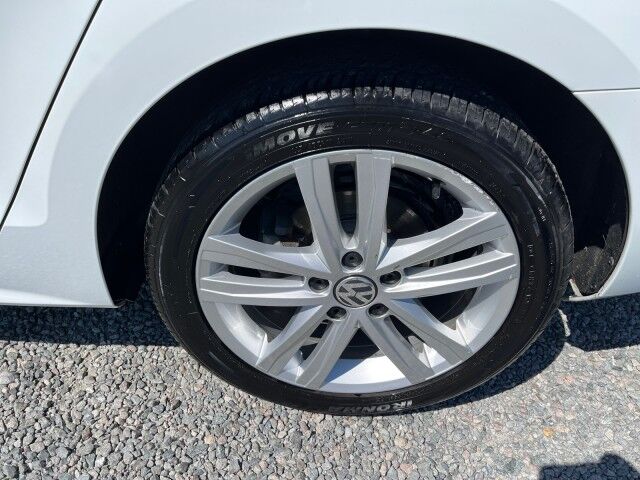 2017 Volkswagen Jetta 1.8T SEL Premium photo 10